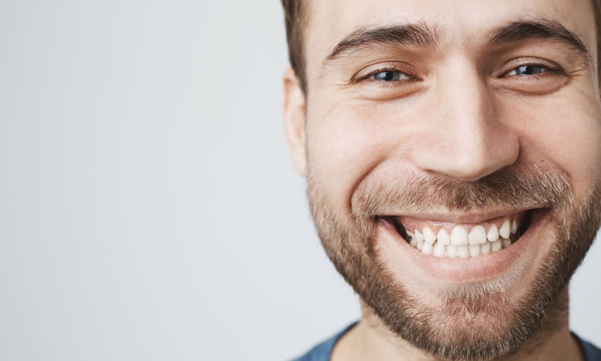 portrait homme souriant