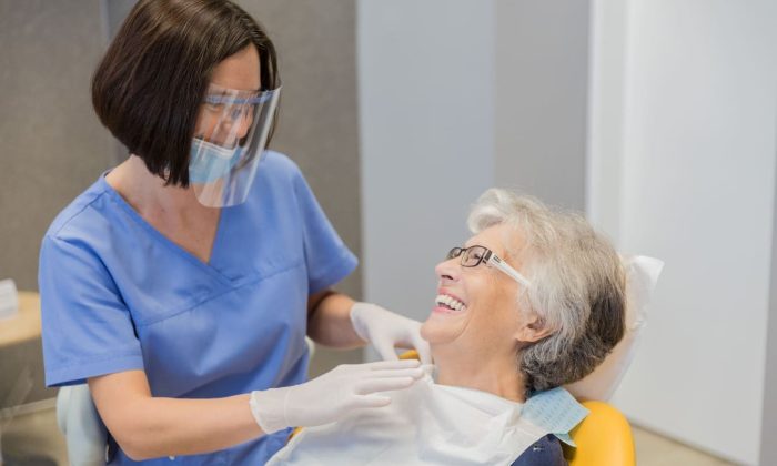 Dr Erika BALAZS et une patiente