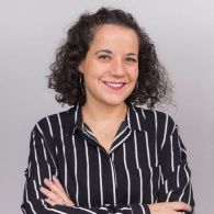 Julie rédactrice chez Smile Partner spécialiste de la greffe de cheveux