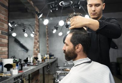 Passer chez le coiffeur après une greffe de cheveux