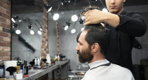 Passer chez le coiffeur après une greffe de cheveux
