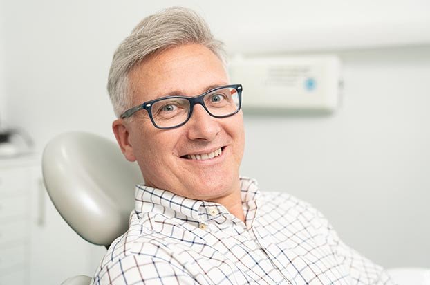 suivi après la pose d'un implant dentaire