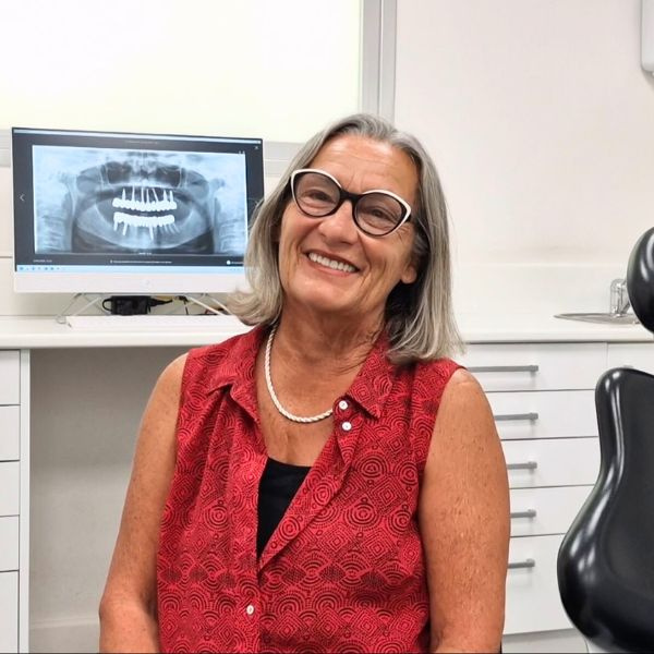 patiente Marie, implants dentaires à Tenerife