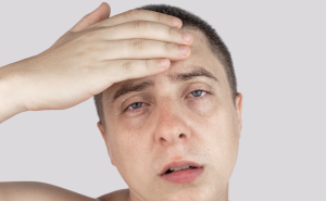 homme qui transpire beaucoup